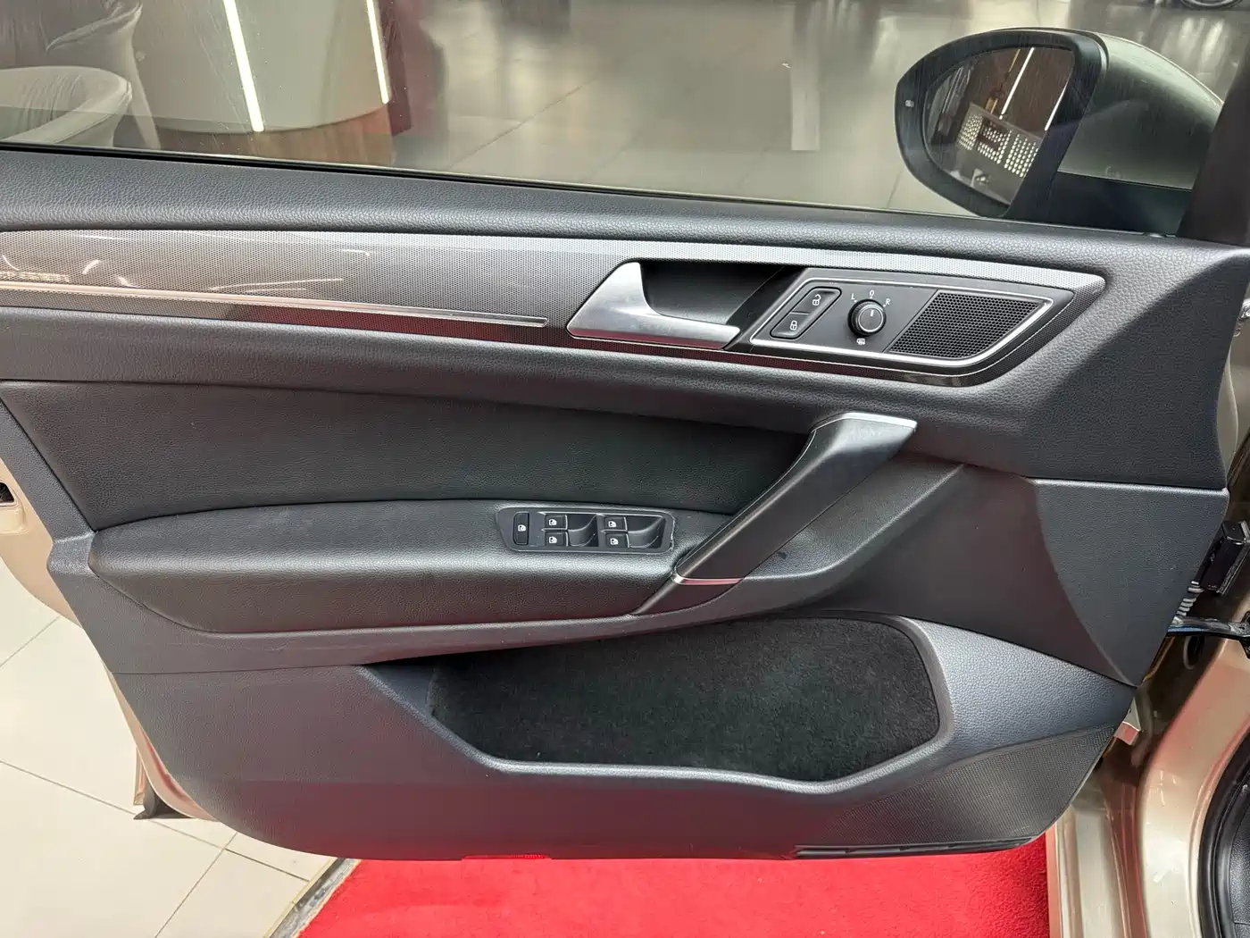 Volkswagen Golf Sportsvan 2016 230TSI Automatic Progressive фото 11