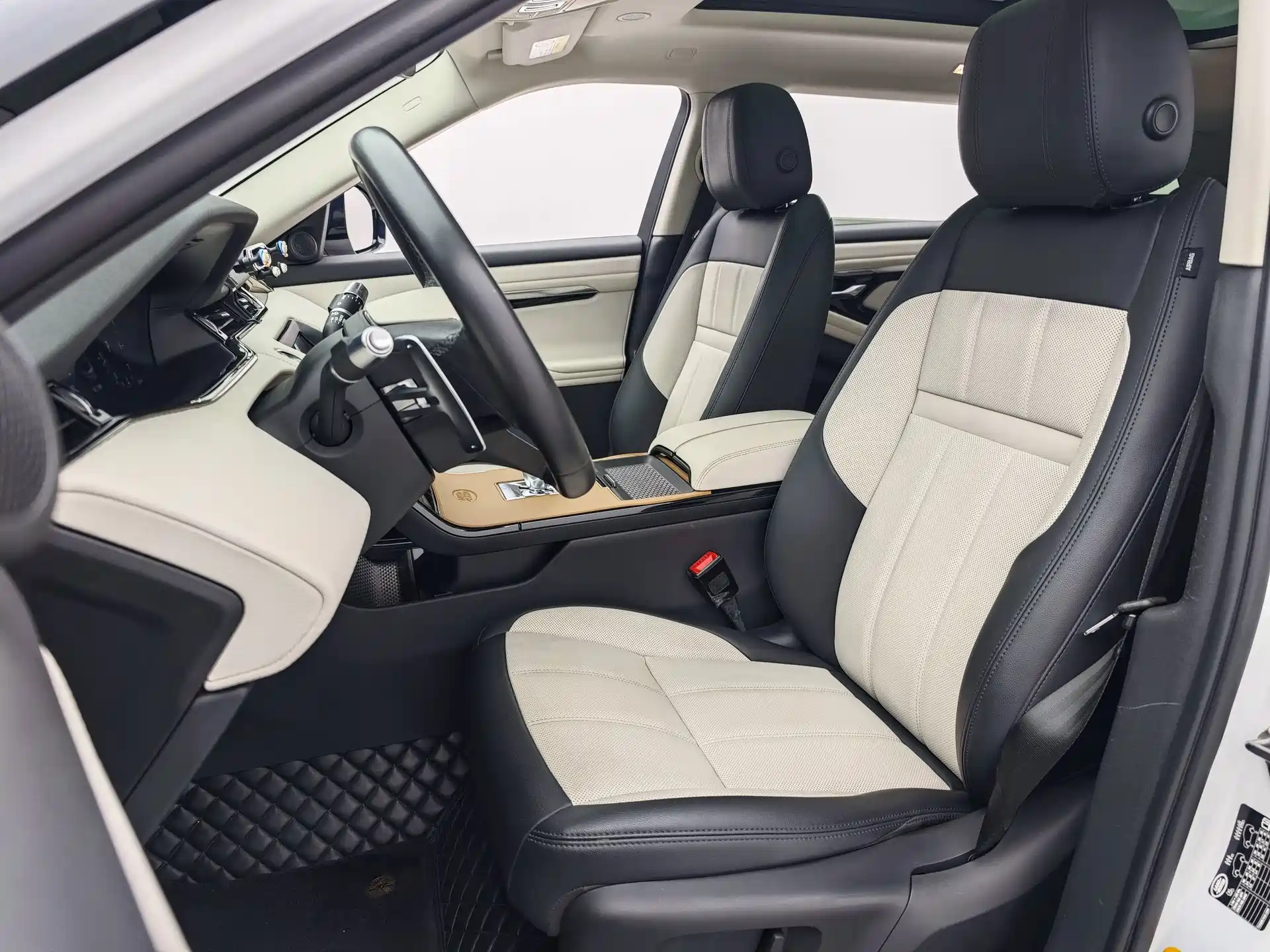 صورة 13 - Land Rover Range Rover Evoque