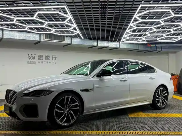 Jaguar XFL 2024 2.0T P300 AWD Flagship Sport Gilded Edition