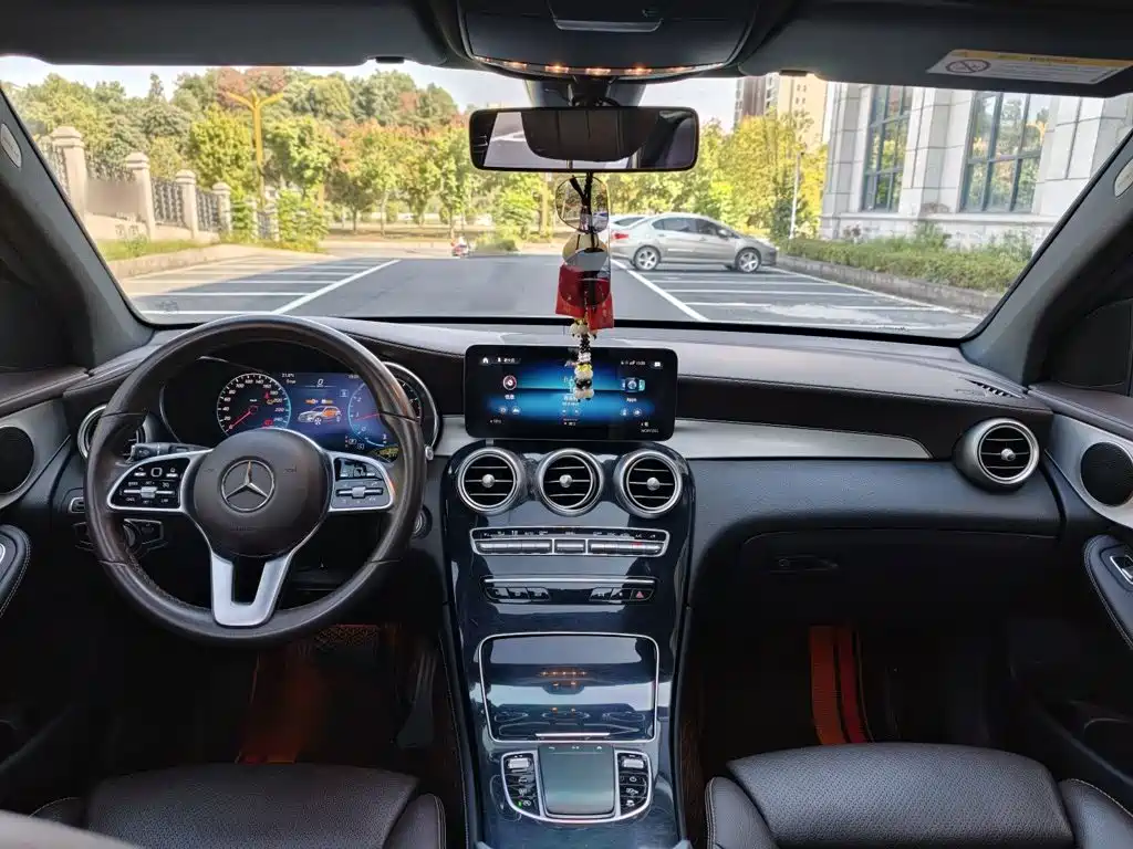 MERCEDES-BENZ GLC
