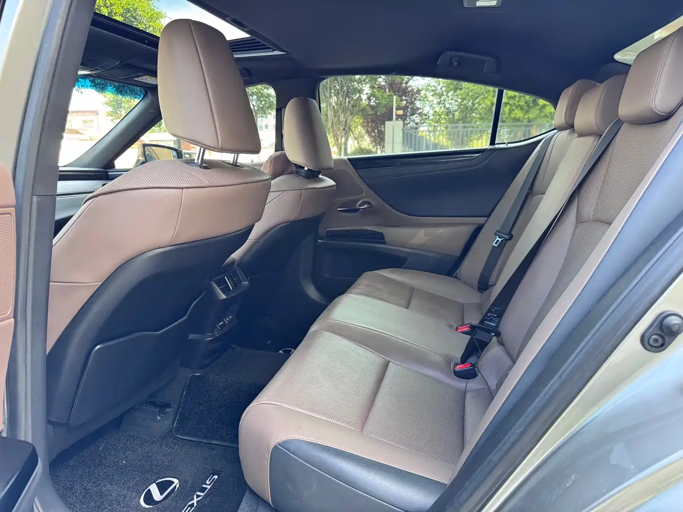 Lexus ES 2022 200 Excellence Edition фото 8