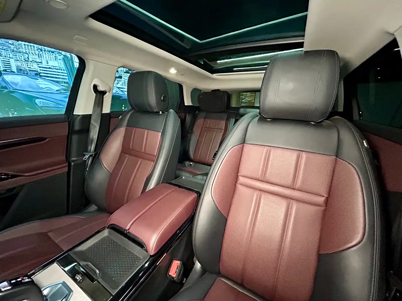 Land Rover Range Rover Evoque 2022 Range Rover Evoque L 249PS R-Dynamic Luxury Edition фото 10