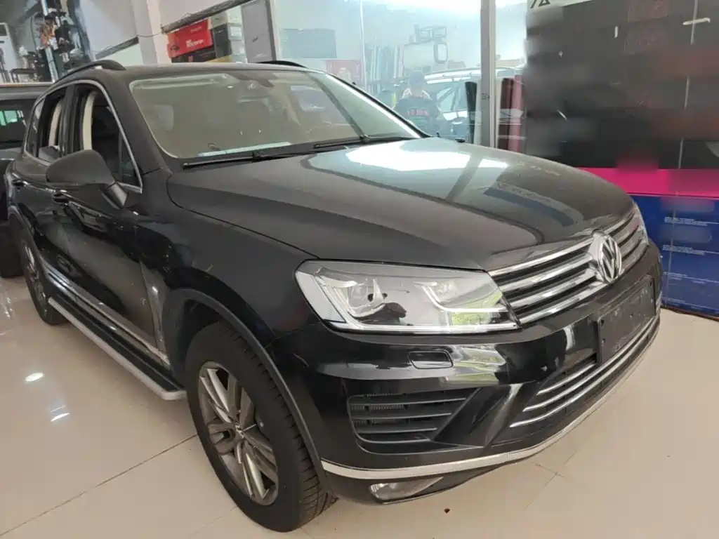Фото 4 - Volkswagen Touareg