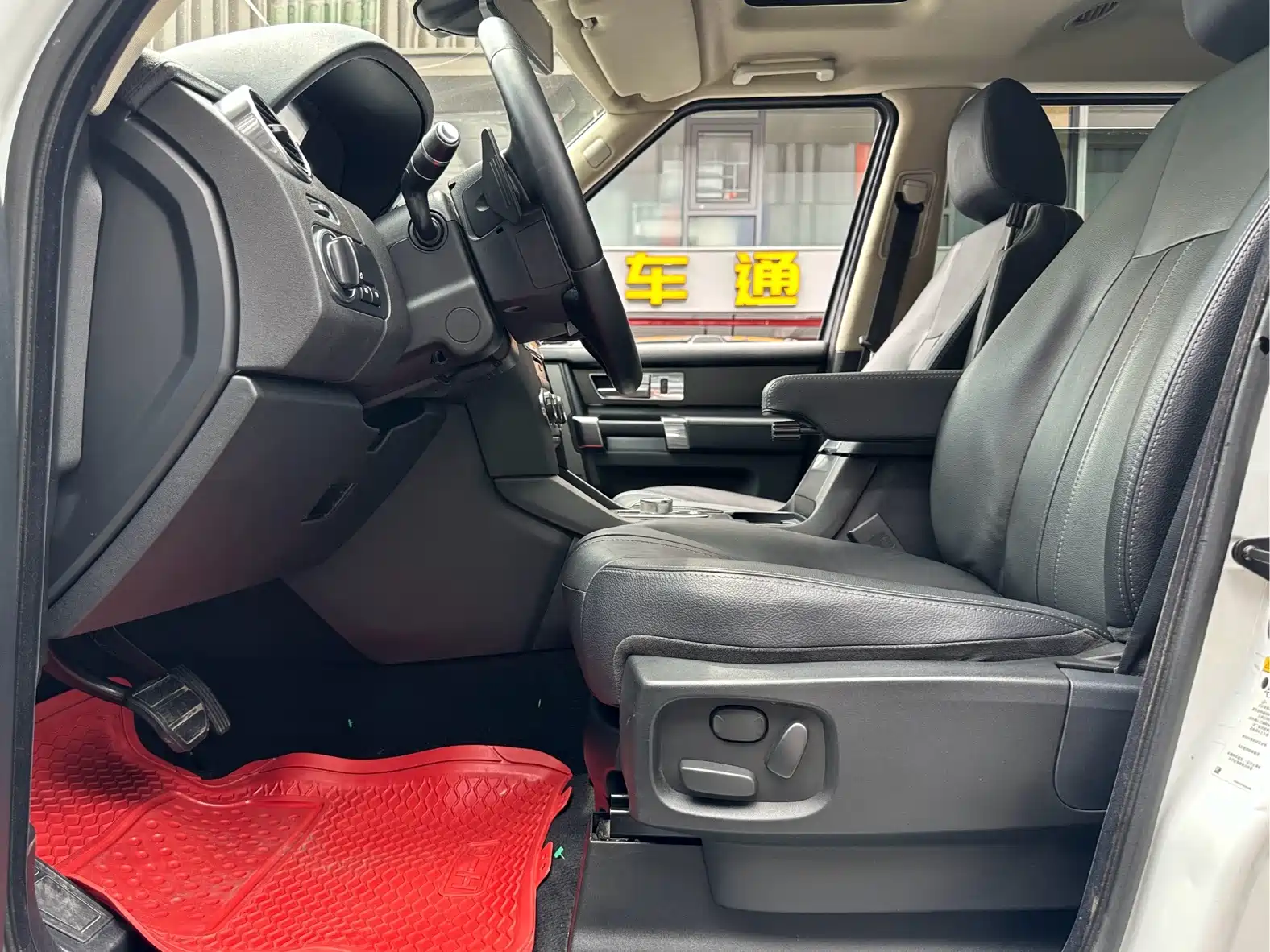 Фото 13 - Land Rover Discovery