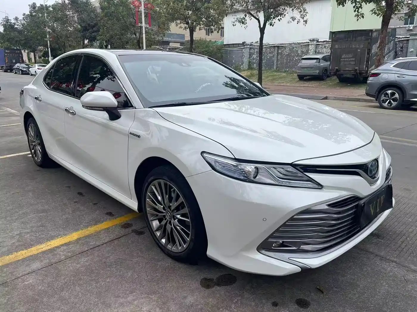 Toyota Camry 2018 Hybrid 2.5HG Luxury Edition фото 3