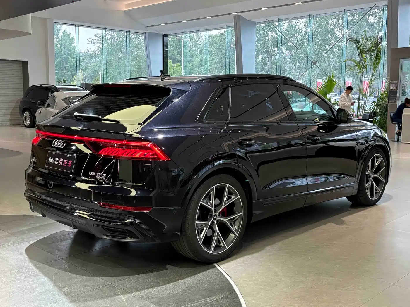 Audi Q8 2021 Model 55 TFSI Exclusive Dynamic фото 7