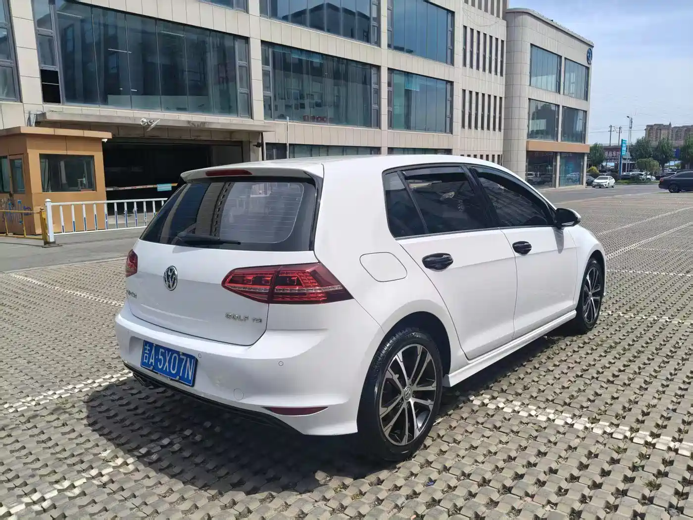Volkswagen Golf 2016 1.4TSI Automatic R-Line фото 9