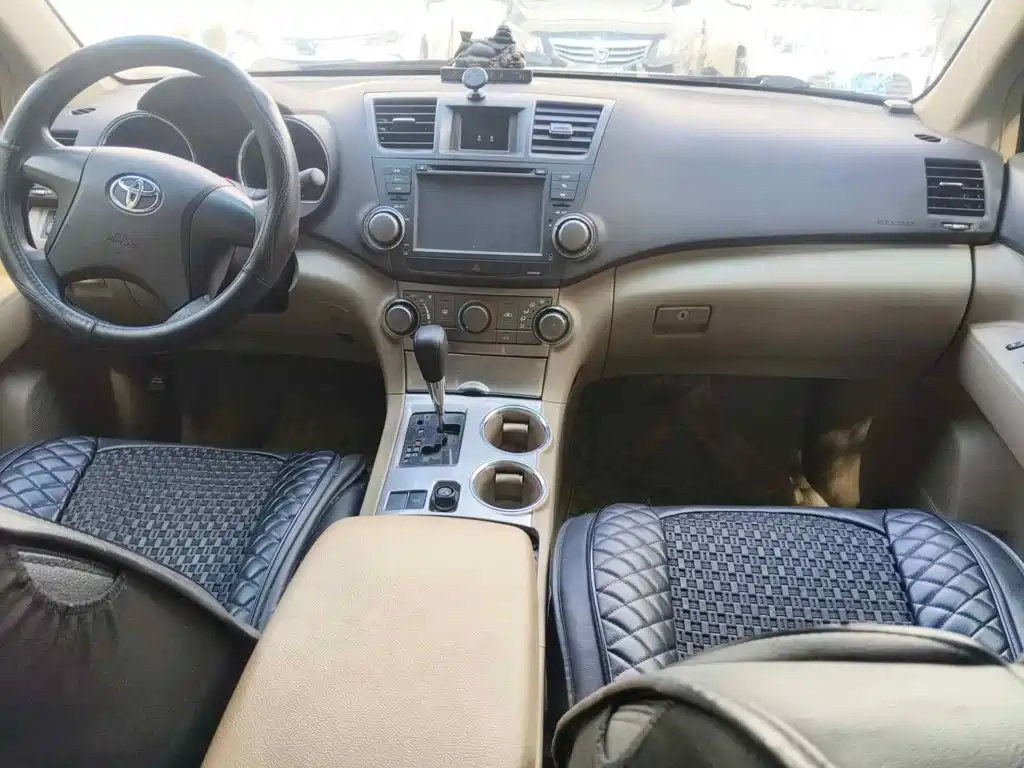 Photo 12 - Toyota Highlander