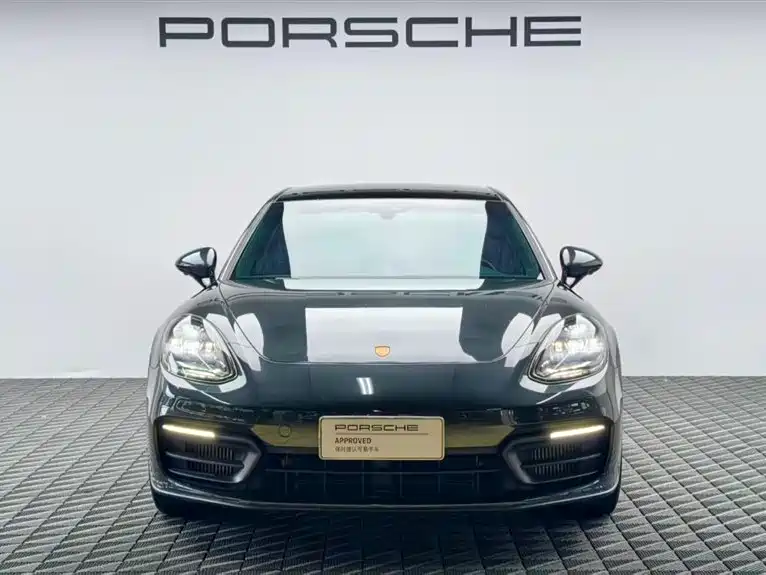 Фото 2 - Porsche Panamera