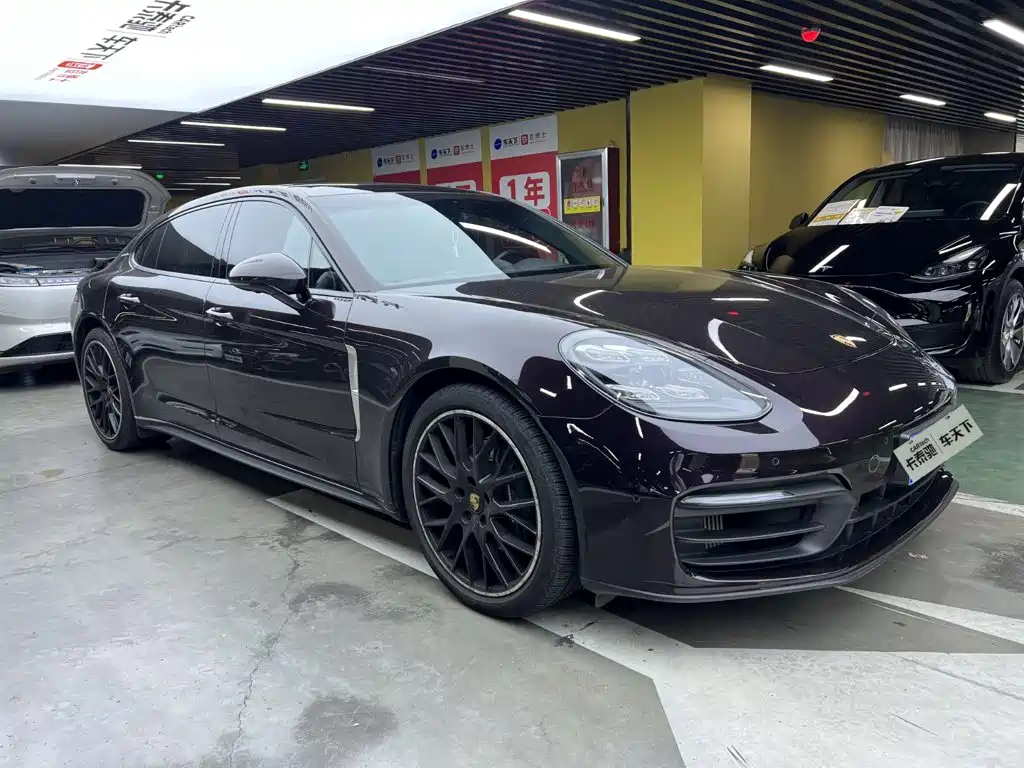 Фото 2 - Porsche Panamera