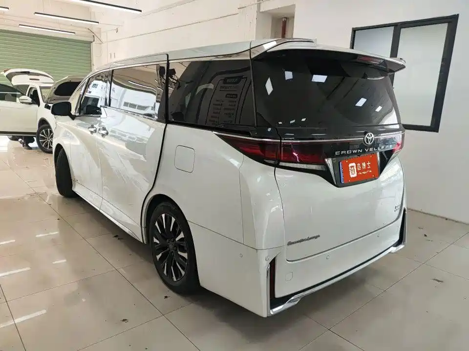 Фото 3 - Toyota Vellfire