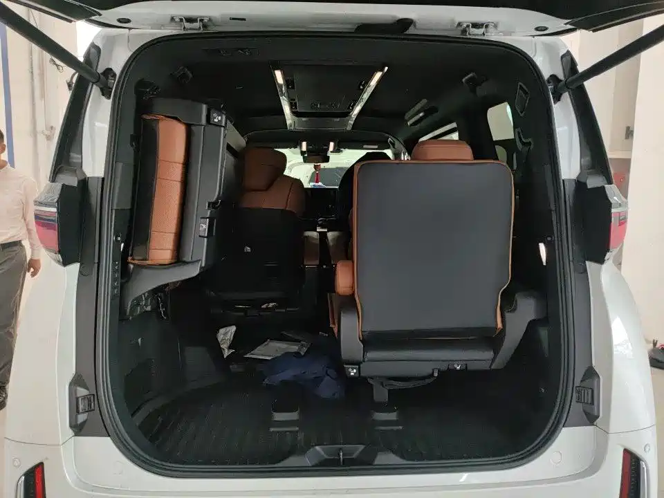 Фото 9 - Toyota Vellfire