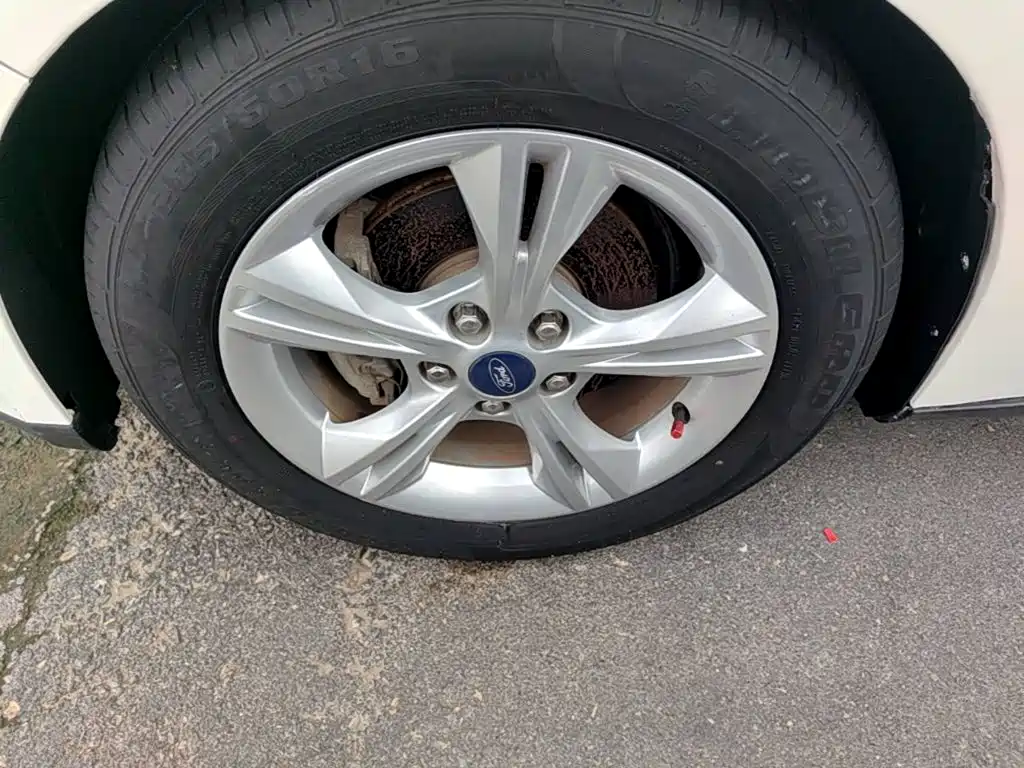 Фото 23 - Ford Focus