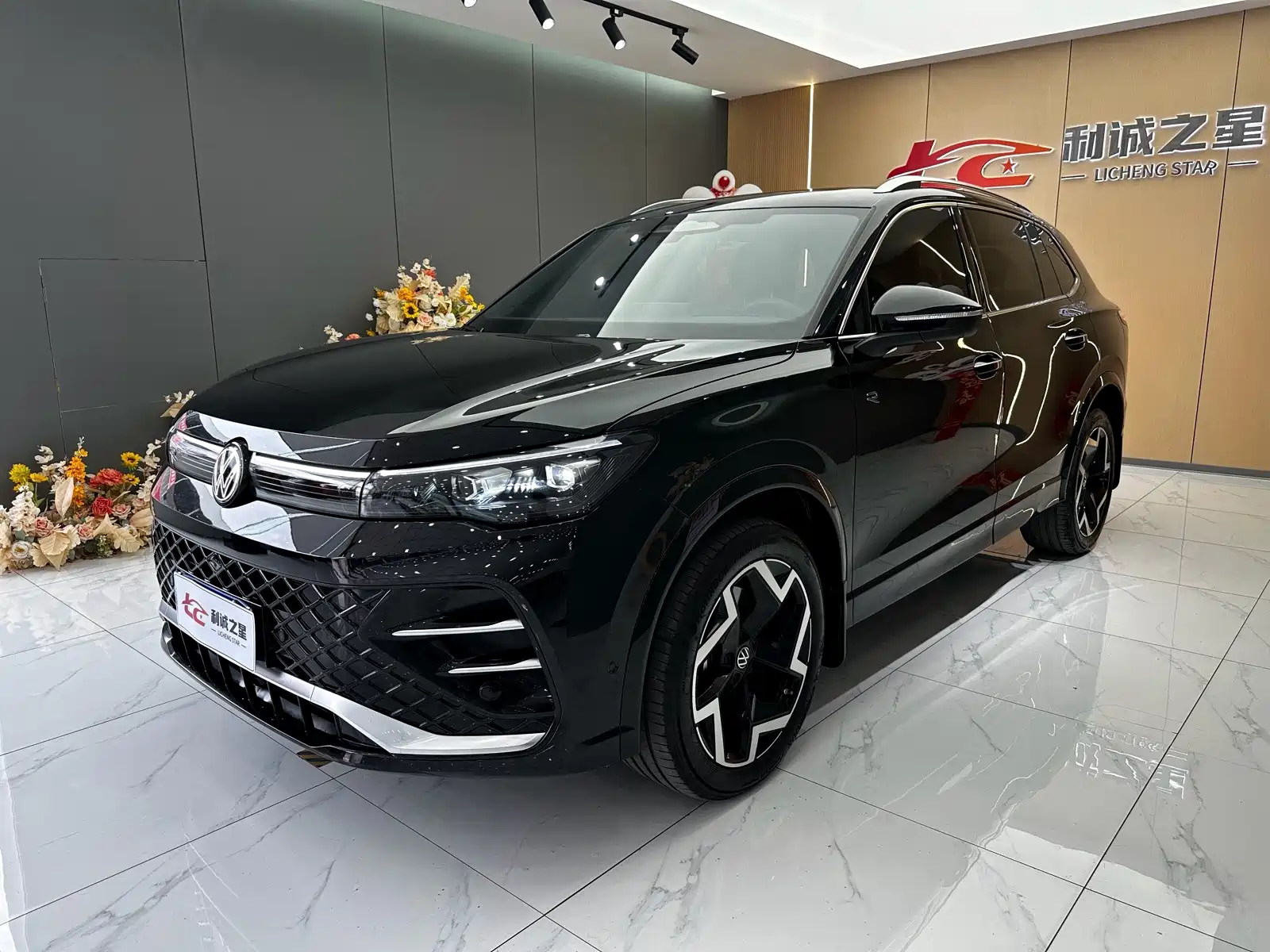 Фото 1 - Volkswagen Tiguan L