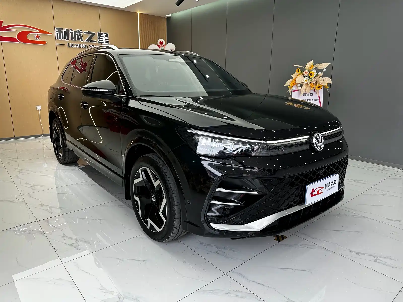 Фото 3 - Volkswagen Tiguan L