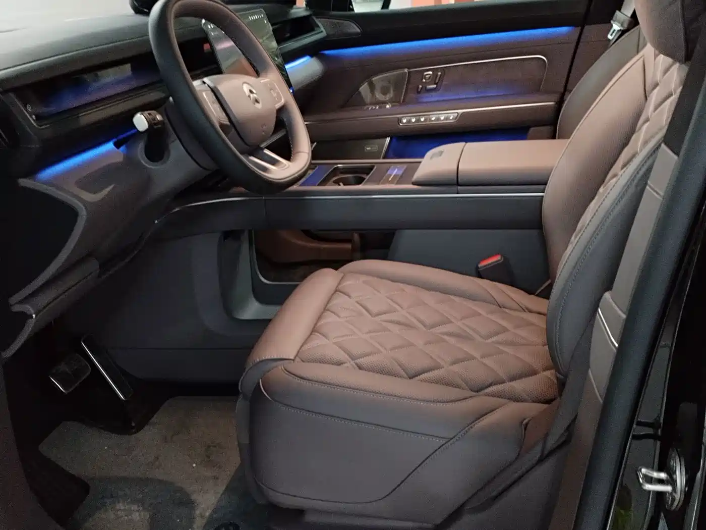 NIO ES8 2026 2025 Model 6-Seat Executive Luxury Edition