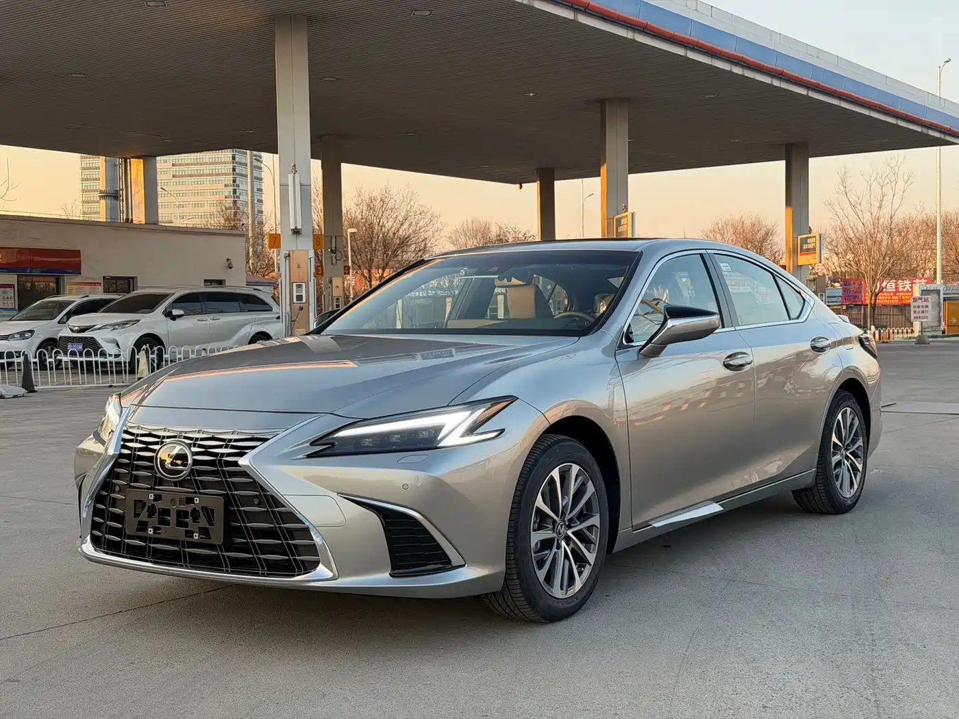 Lexus ES 2025 300h Ultimate Edition