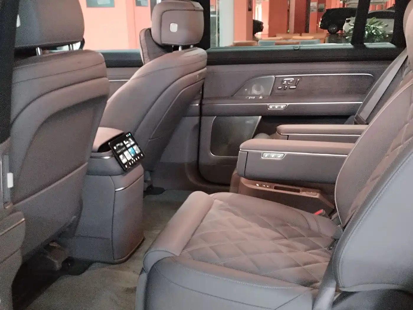 NIO ES8 2026 2025 Model 6-Seat Executive Luxury Edition