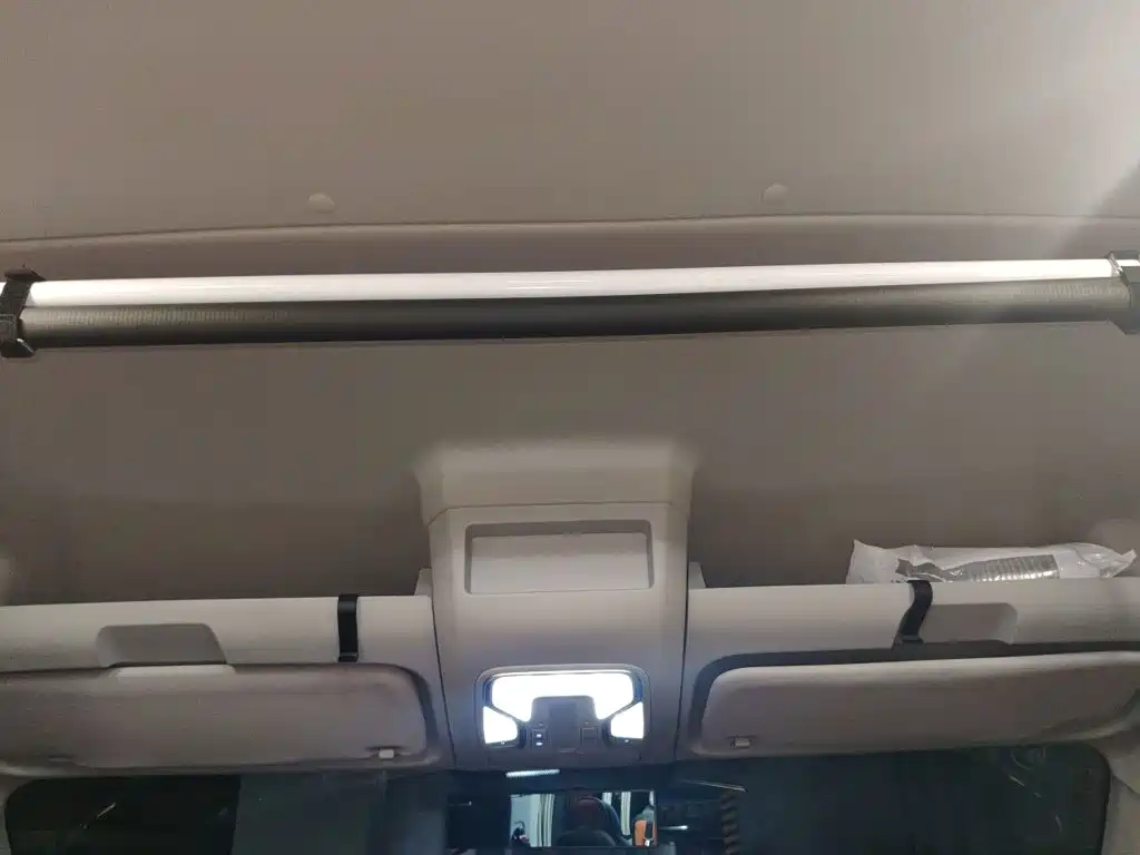 Sinotruk Xianfeng V 2025 2024 Multi-function Version 2.0T Automatic Medium Wheelbase Medium Roof