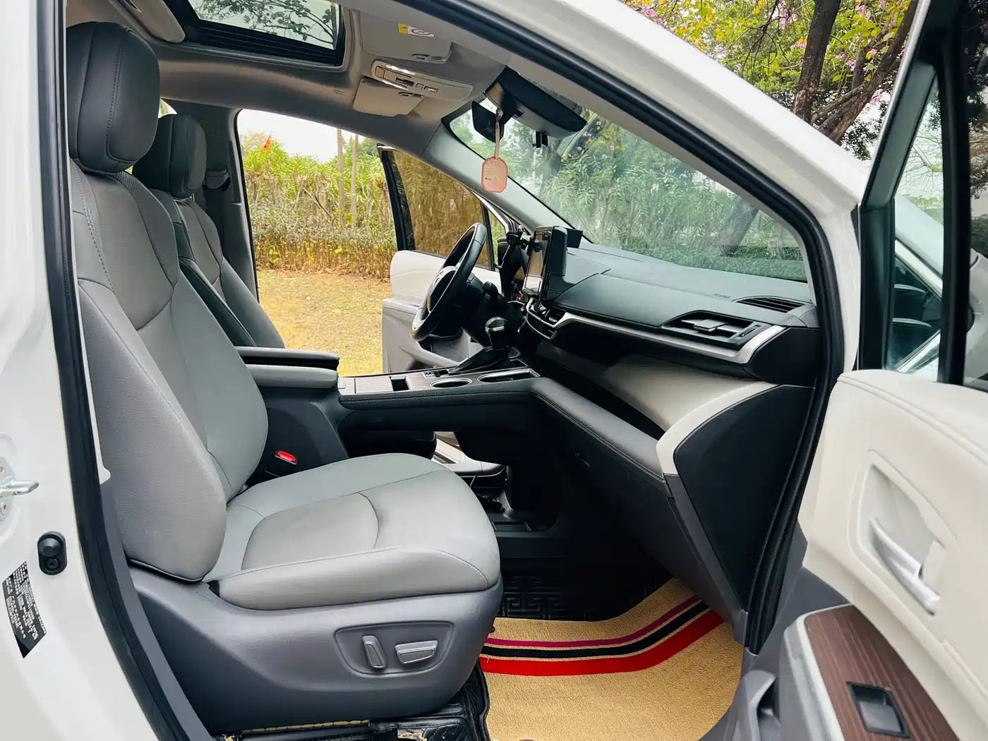 Toyota Sienna 2021 2.5L Hybrid Luxury Edition фото 10