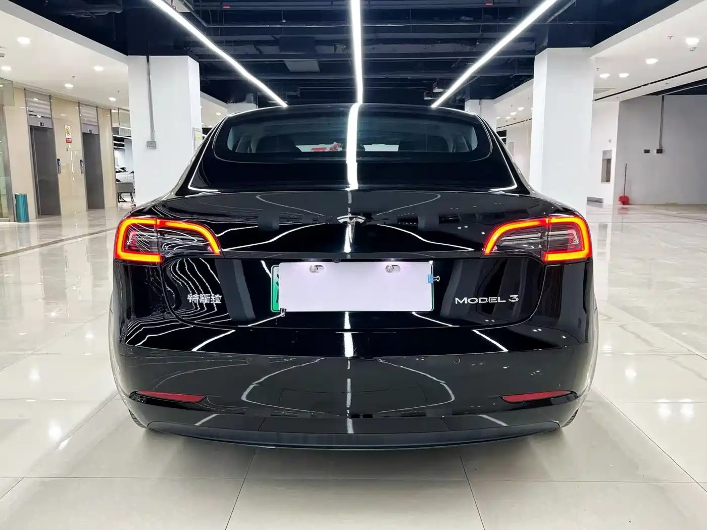 TESLA MODEL 3