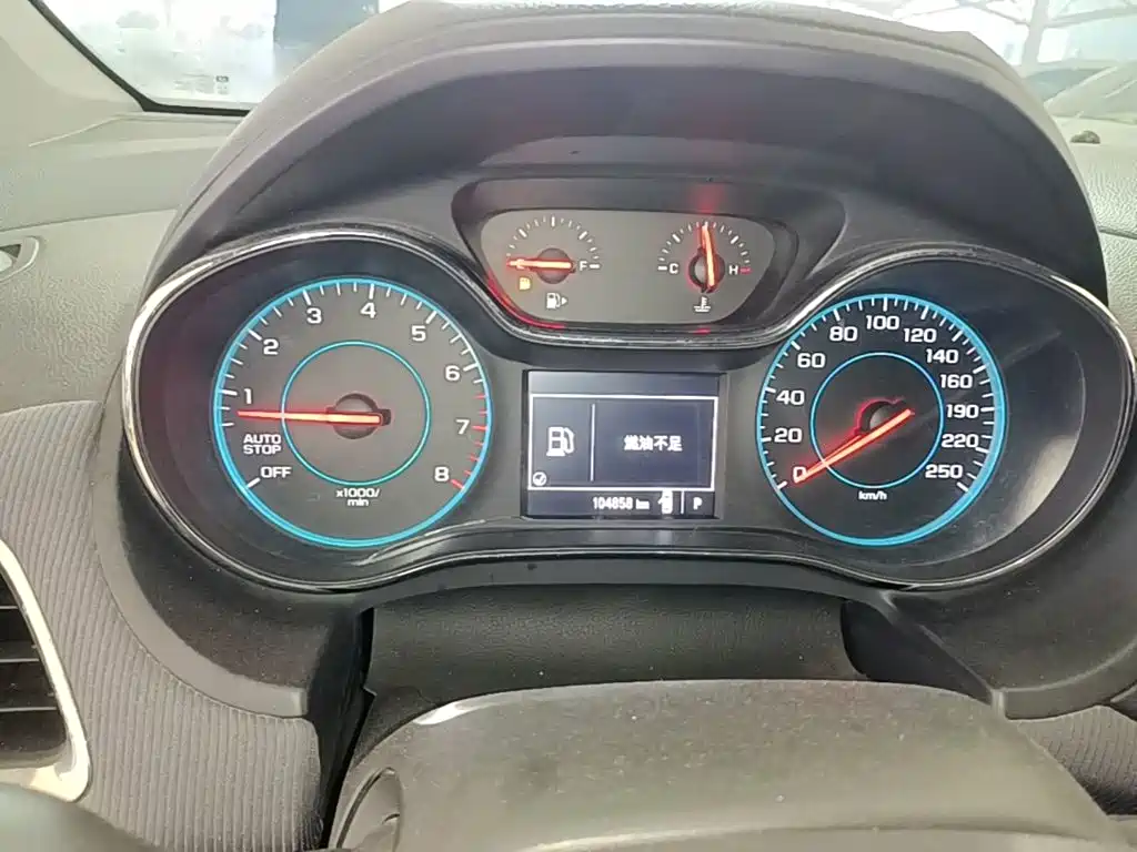 Photo 12 - Chevrolet Cruze