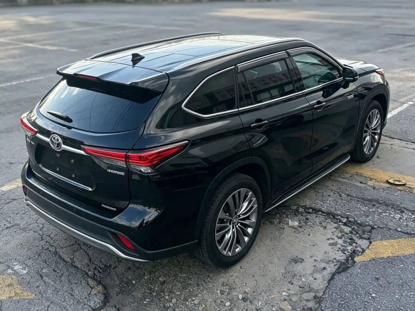 Photo 4 - Toyota Highlander