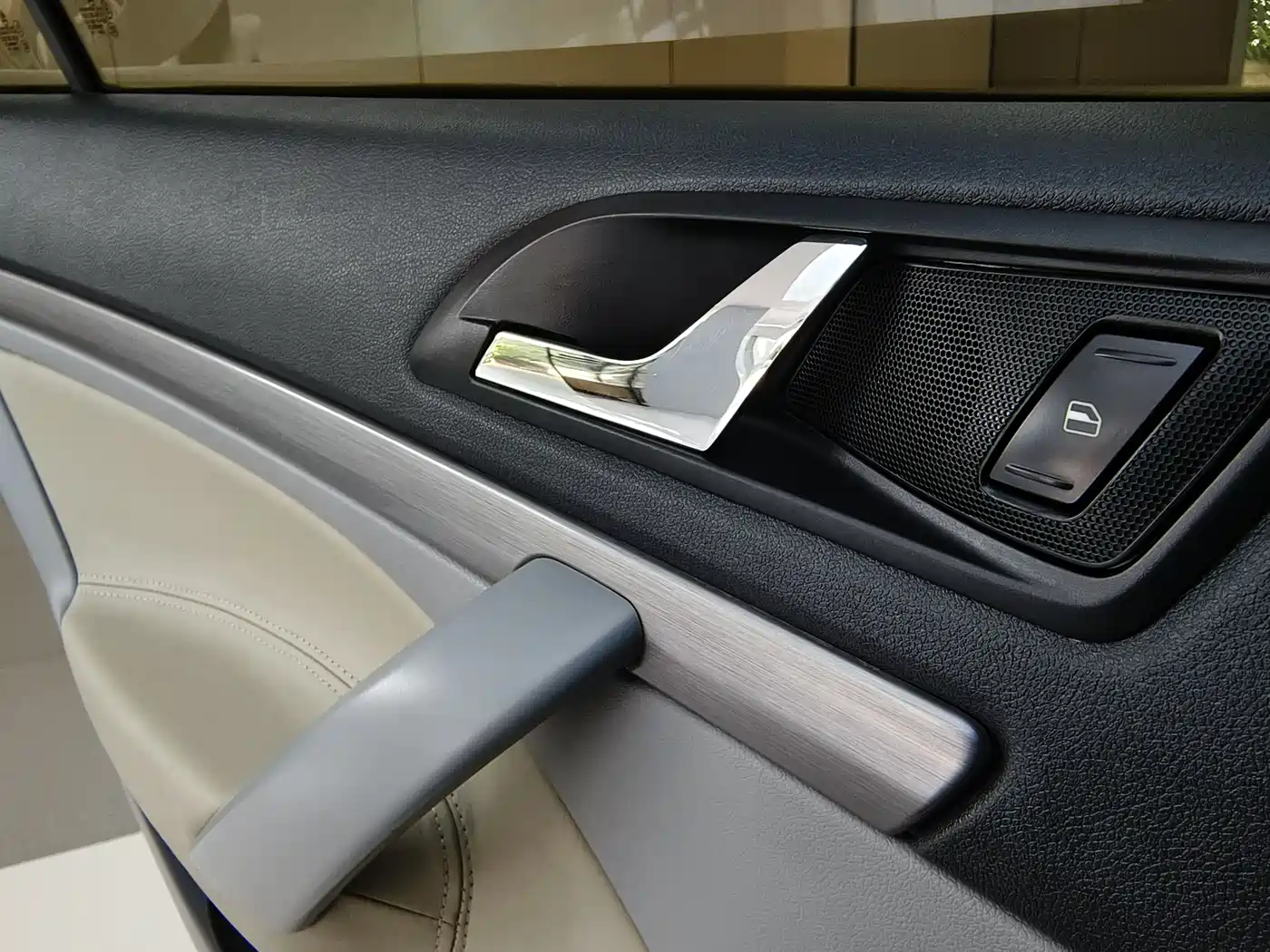 Škoda Octavia 2012 1.6L Automatic Yijie Edition фото 21