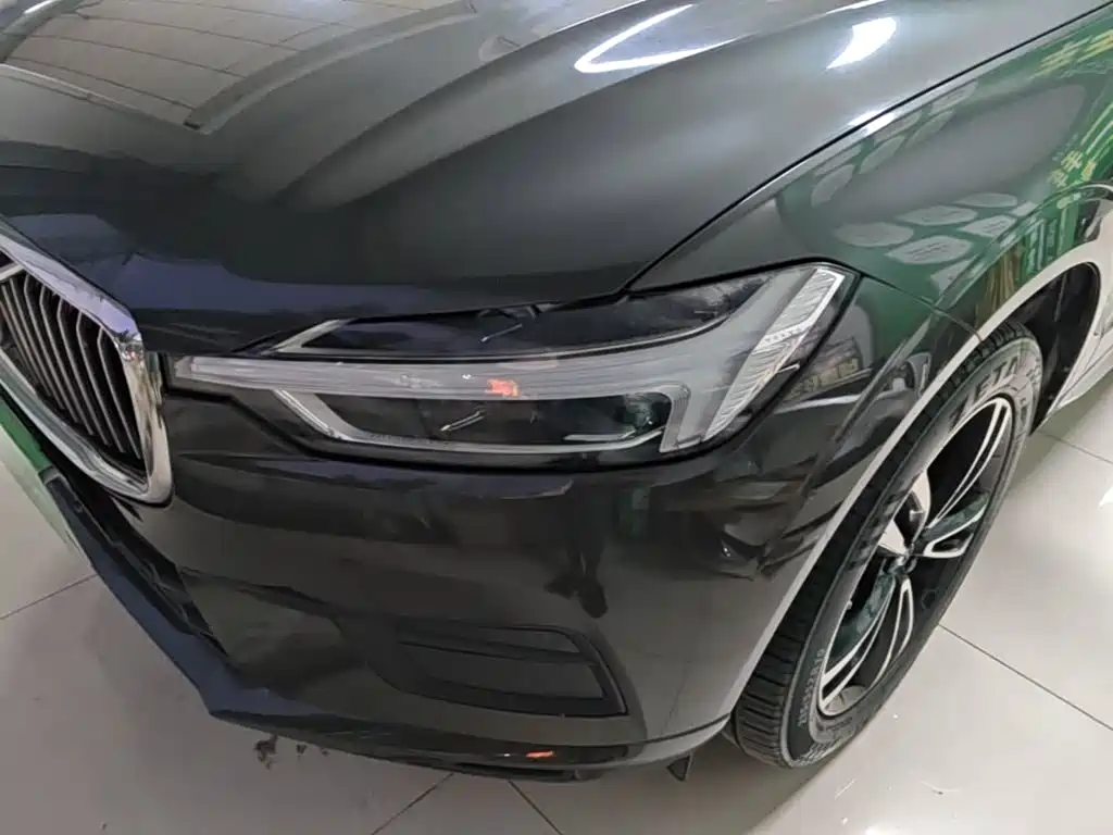 Фото 24 - Volvo XC60