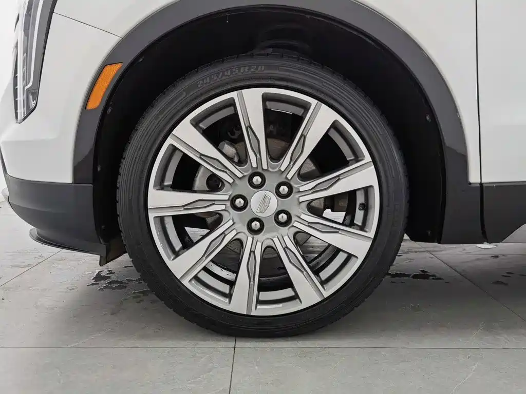 Фото 17 - Cadillac XT4