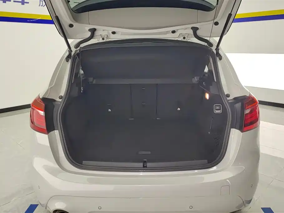 BMW 2 Series Touring 2018 218i Luxury Line фото 4