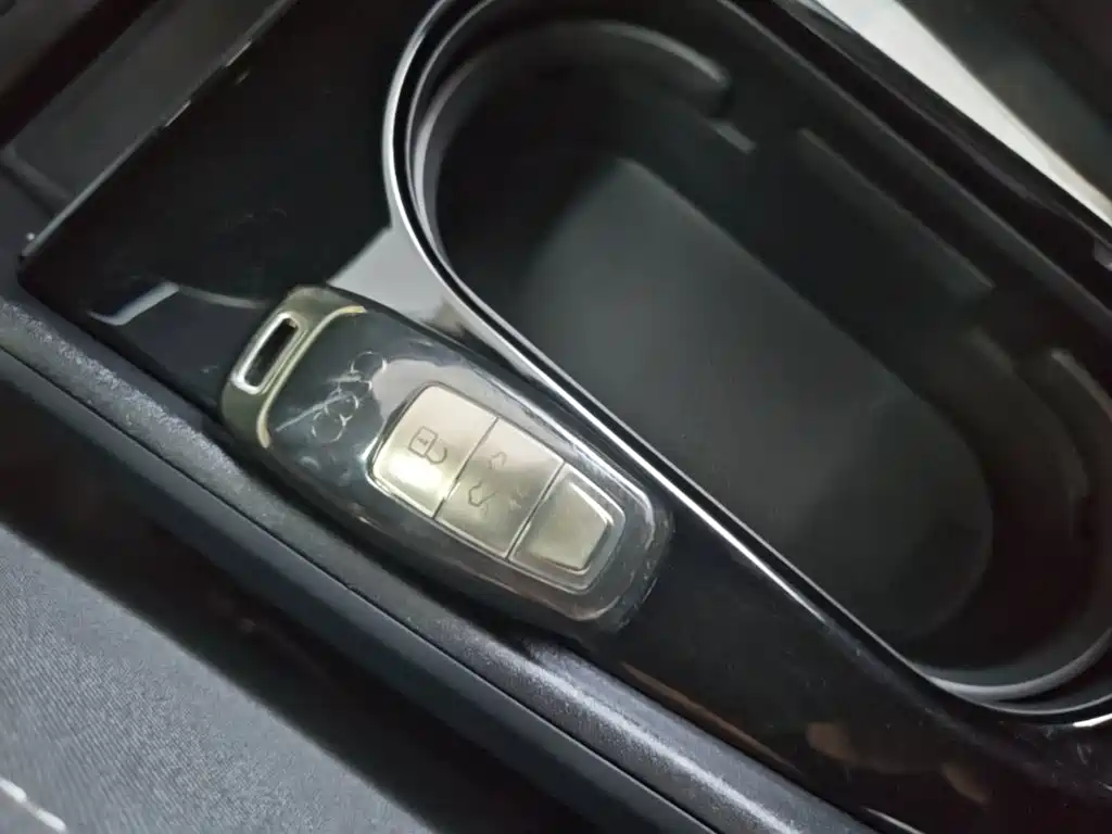 Photo 9 - Audi Q4 e-tron