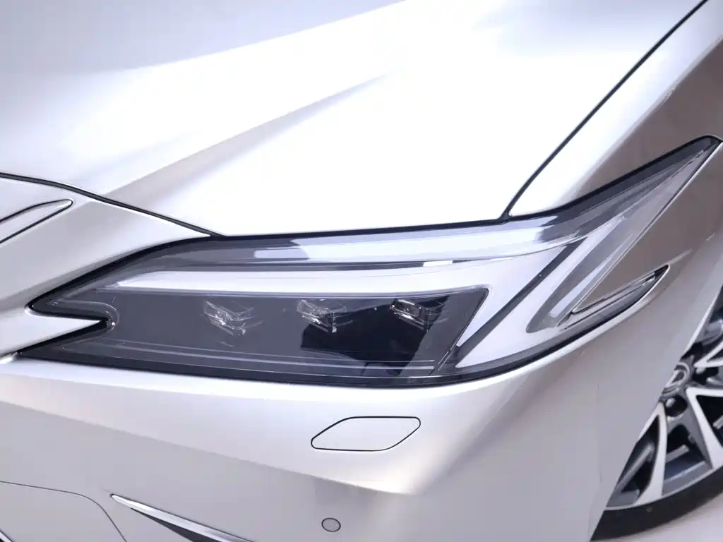 Lexus ES 2026 2025 200 Ultimate Edition