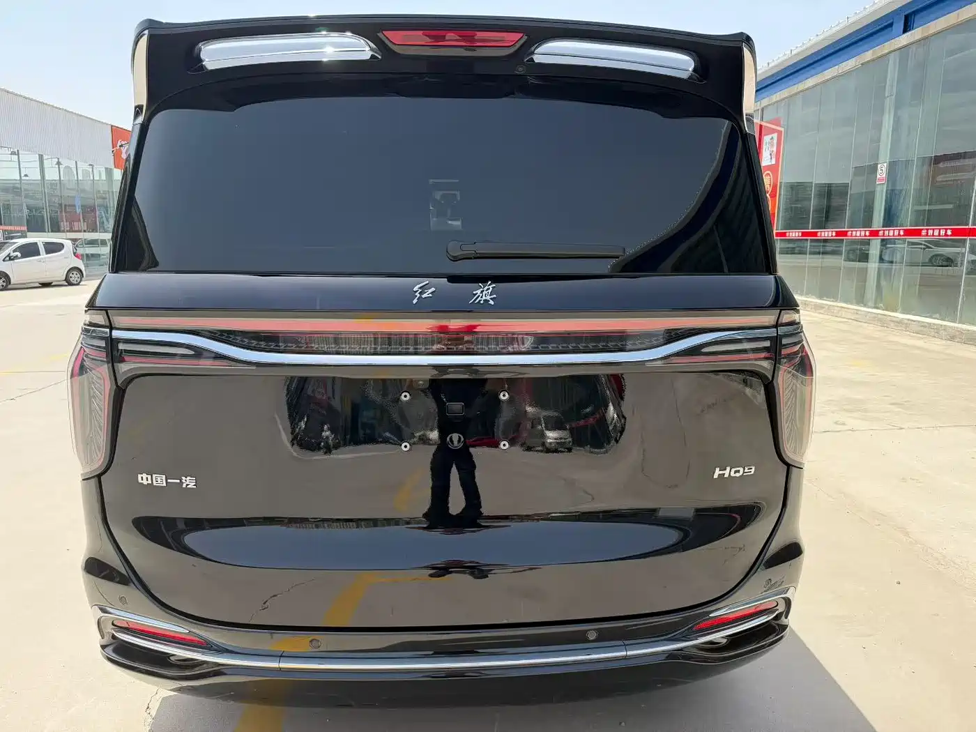 Hongqi HQ9 2023 2.0T Smart Connect Flag Enjoy Edition фото 9