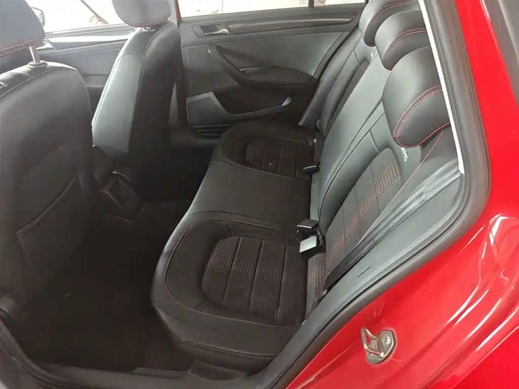 Škoda Skoda Rapid Spaceback 2016 1.6L Automatic Smart Edition фото 17
