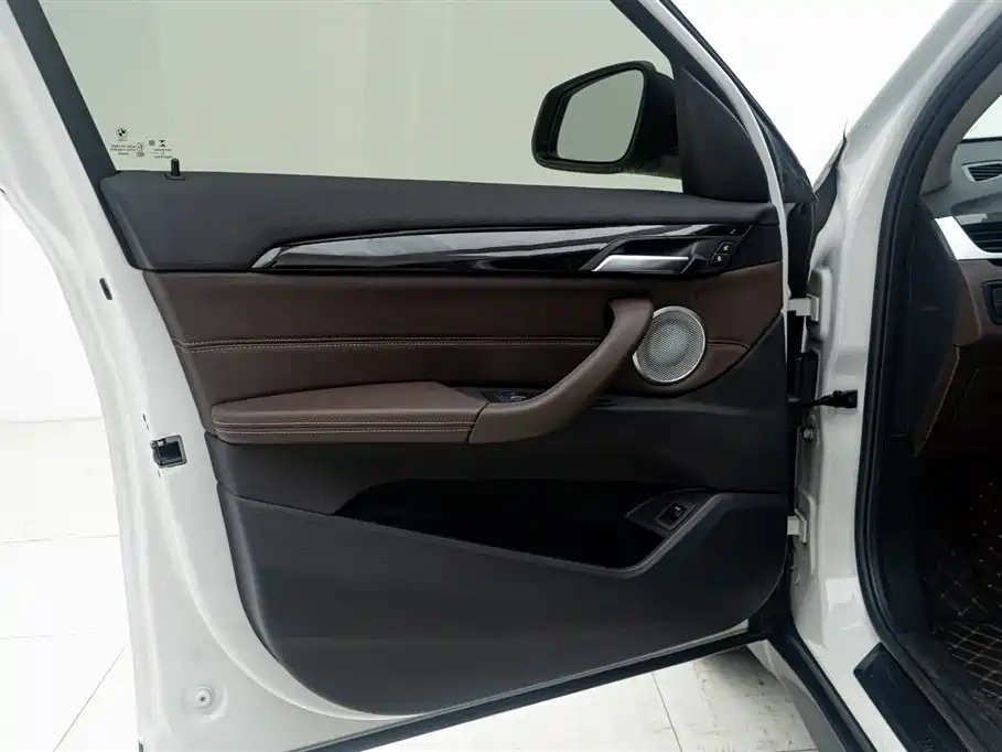 BMW X1 2021 sDrive25Li Leading фото 16