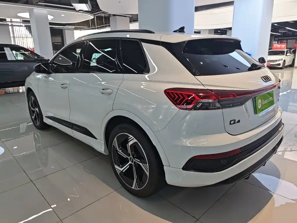 Photo 5 - Audi Q4 e-tron