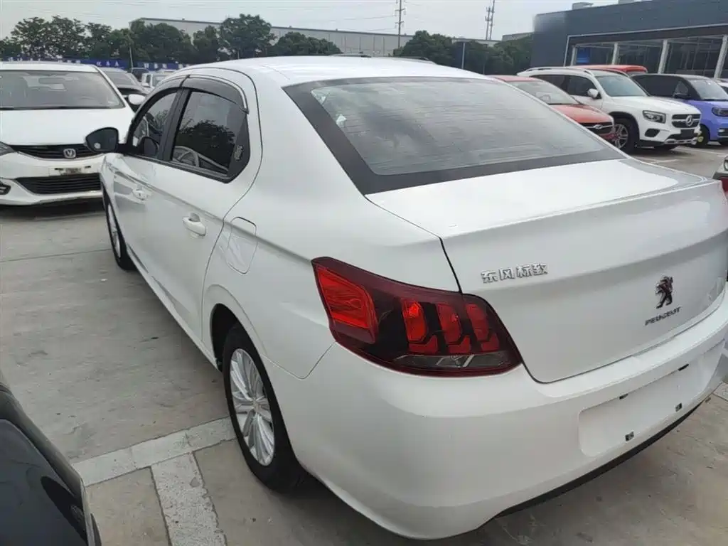 Peugeot 301 2018 1.6L Manual Comfort Edition фото 5