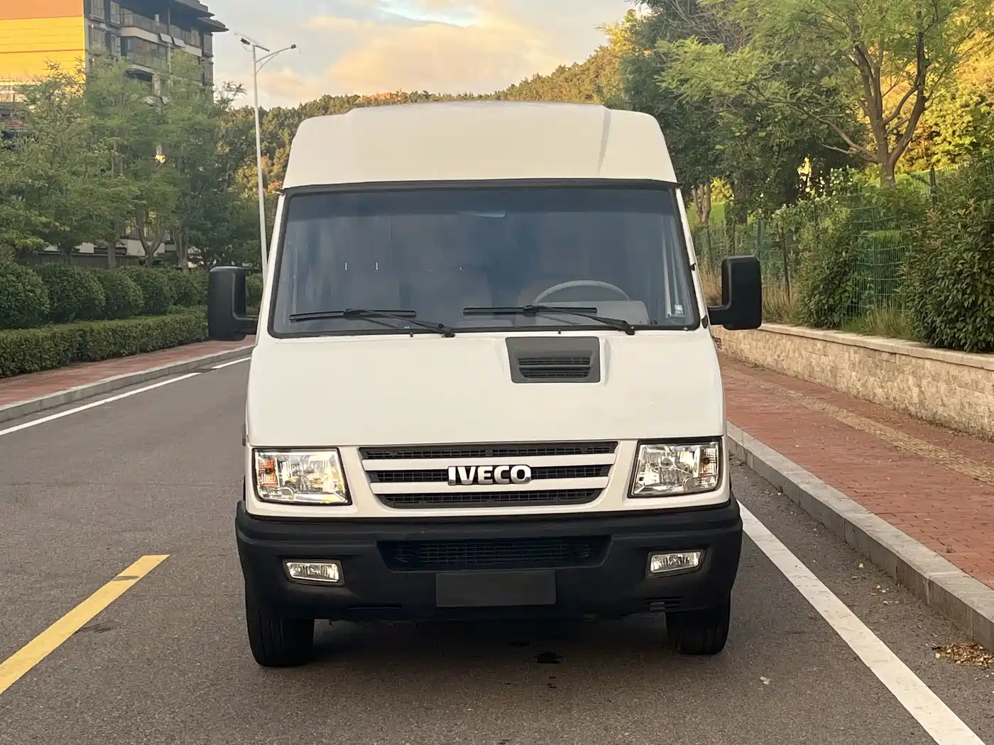 Iveco Daily 2017 2017 Model 2.5T A35 Bus 5-7 Seats 47Z5