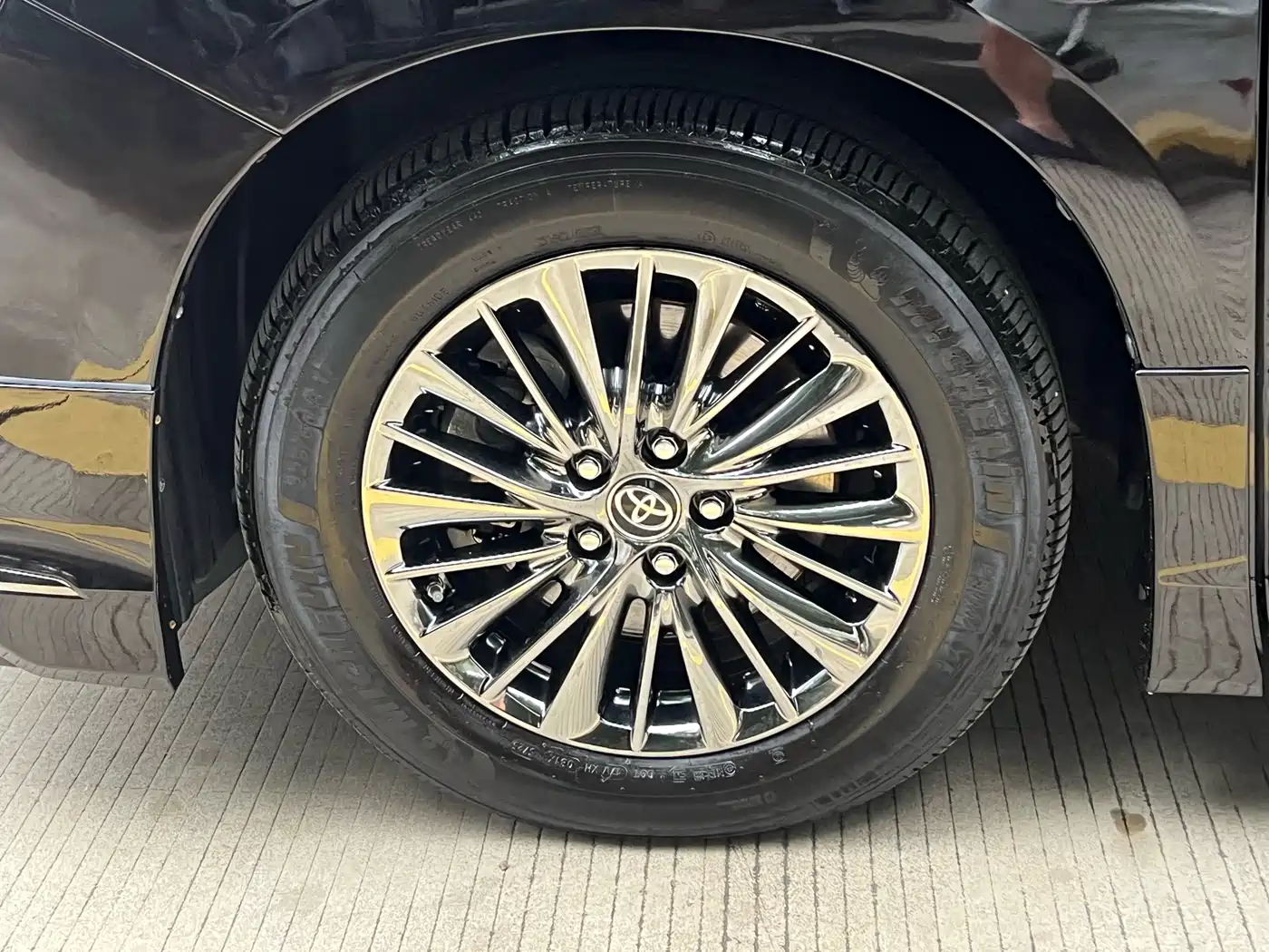Toyota Vellfire 2019 Hybrid 2.5L HV Luxury Edition фото 17