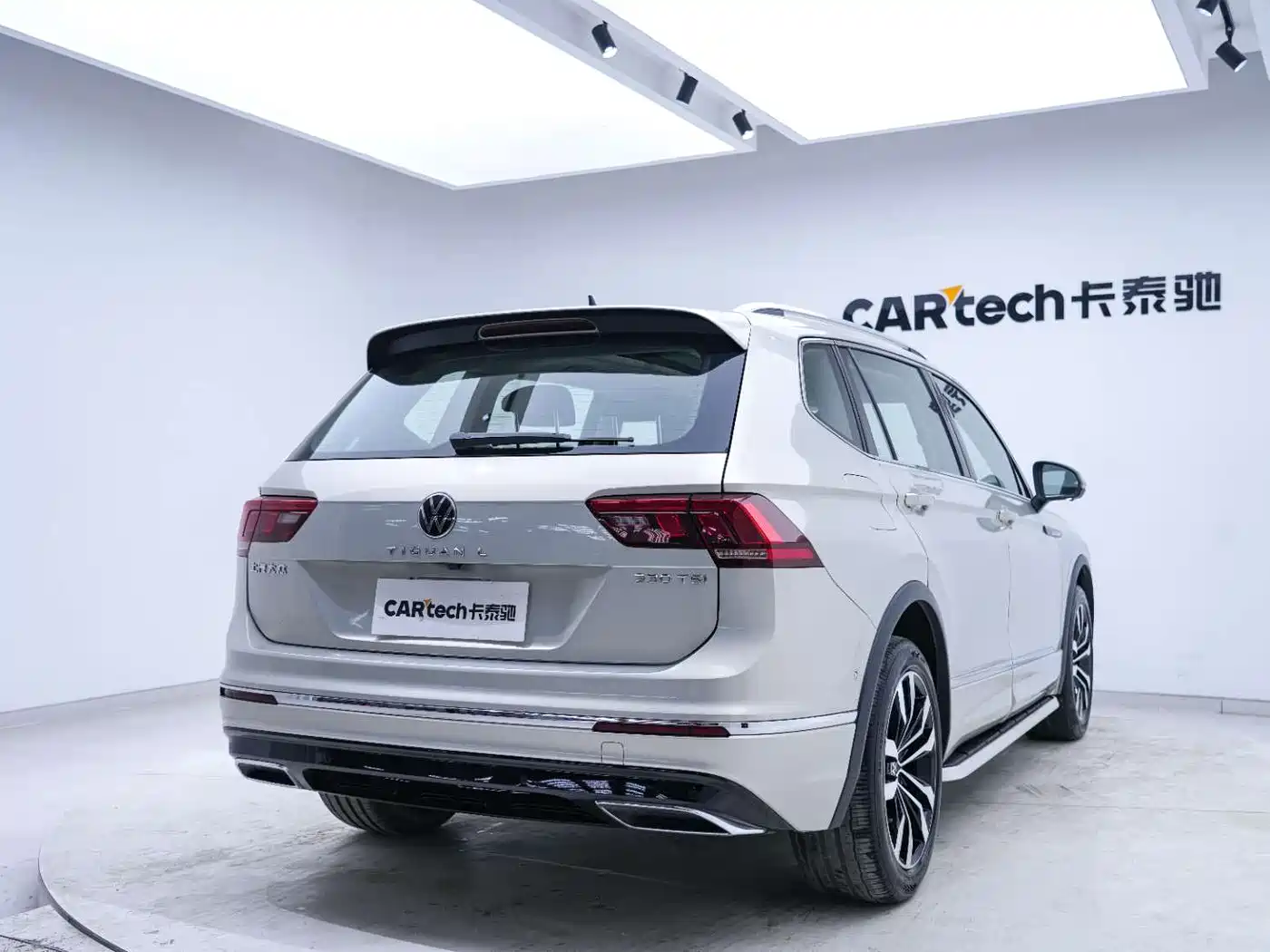 Volkswagen Tiguan L 2021 330TSI Automatic 2WD R-Line Premium фото 21