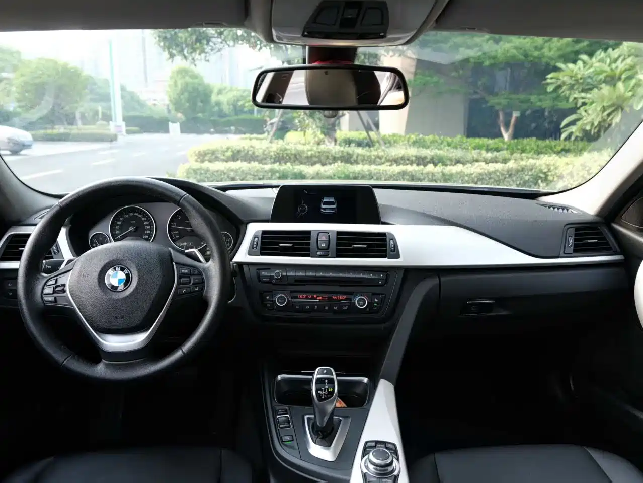 BMW 3 Series 2015 328Li Fashion фото 6