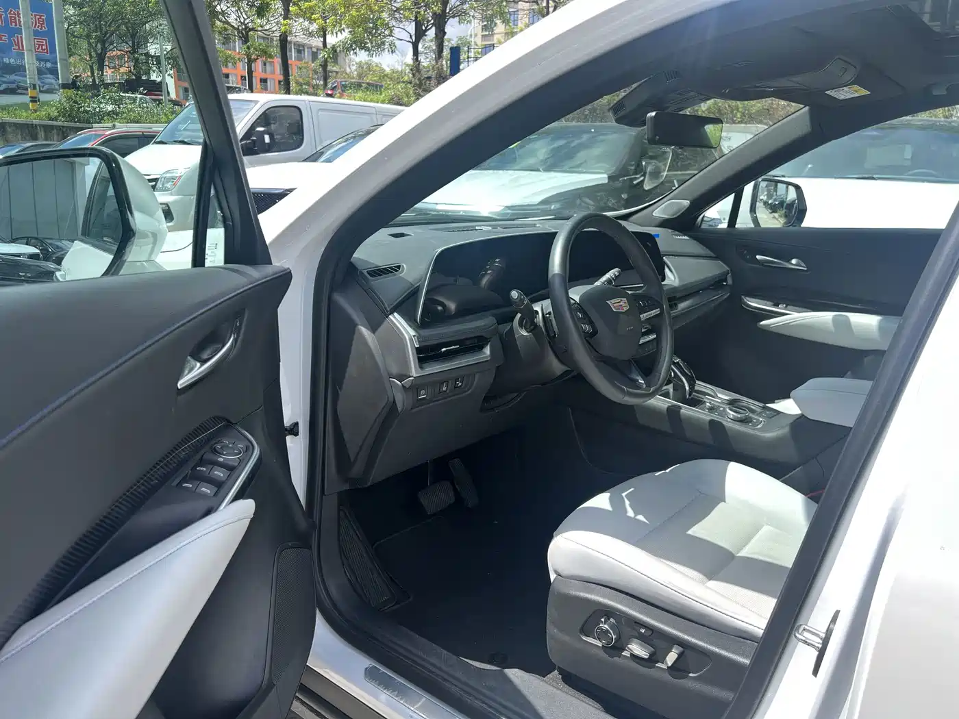 Cadillac XT4 2025 2024 28T 2WD Premium