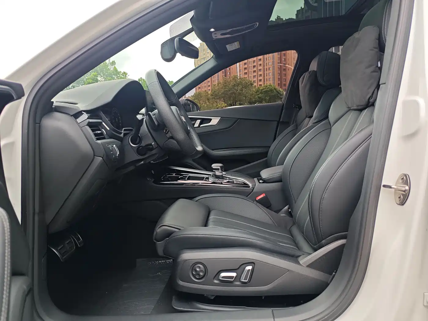Фото 13 - Audi A4L