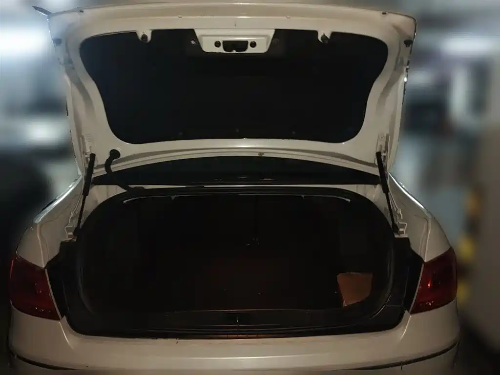Peugeot 408 2013 2.0L Automatic Comfort Edition фото 10