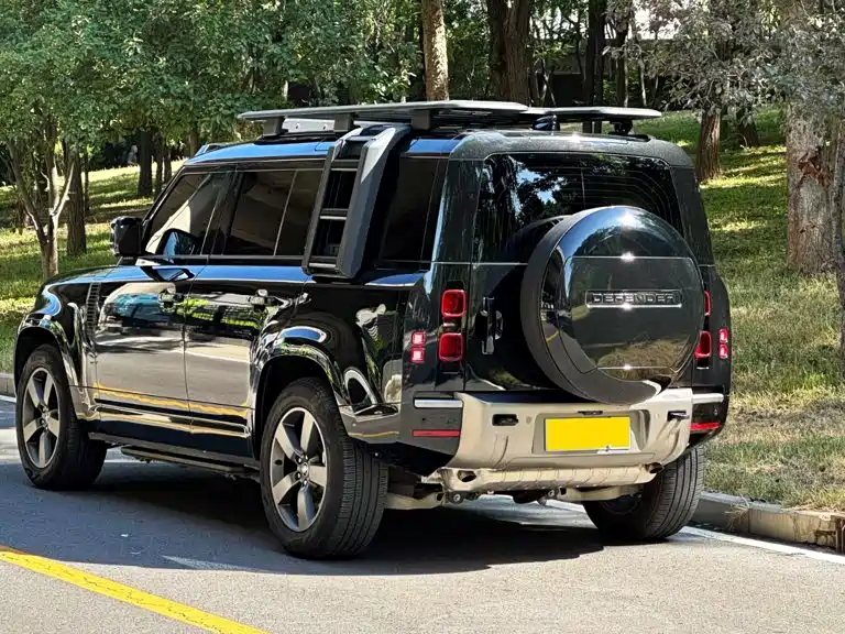 Photo 17 - Land Rover Defender