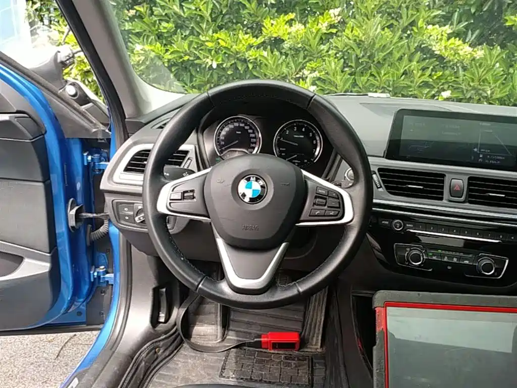 BMW 1 Series 2017 118i Sport фото 11