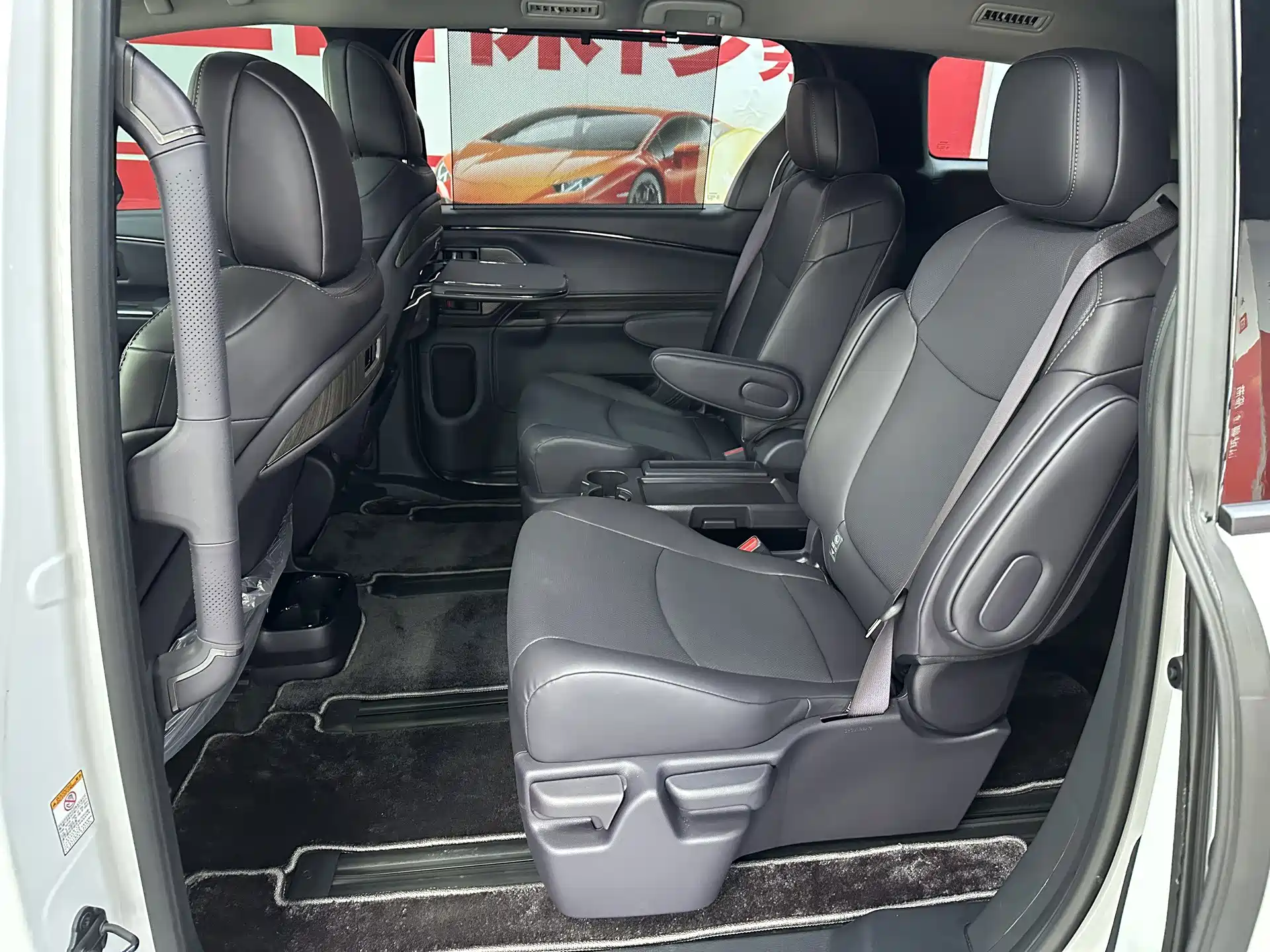 Photo 8 - Toyota Sienna