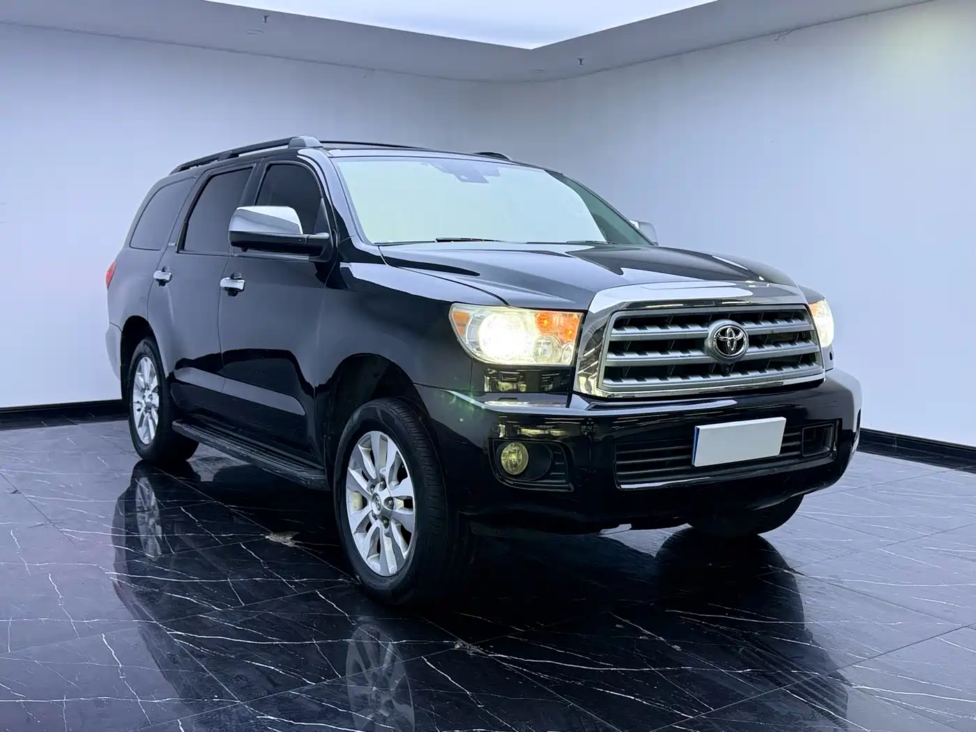 Toyota Sequoia 2010 5.7 Platinum Edition фото 3