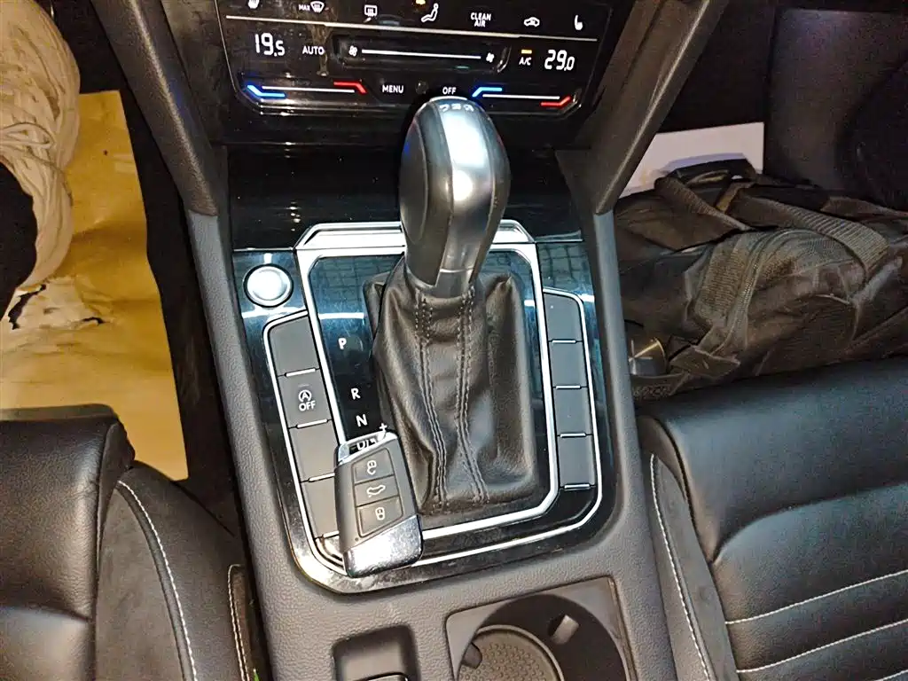 Volkswagen Magotan 2020 330TSI DSG Leading фото 10